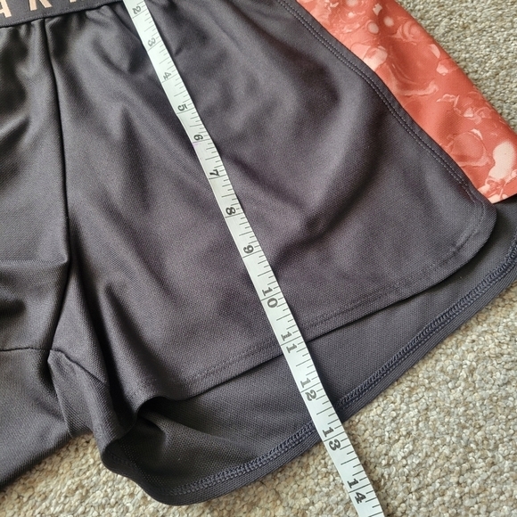 Under Armour Loose Heatgear Shorts sz M - Like New - Picture 5 of 5